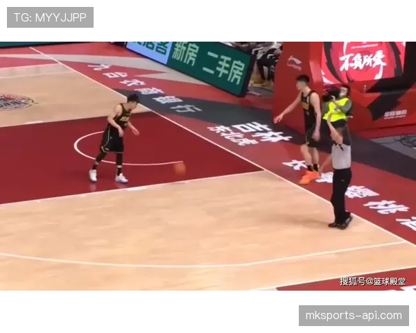 篮球比赛中如何判定球是否出界? 篮球比赛中如何判定球是否出界?